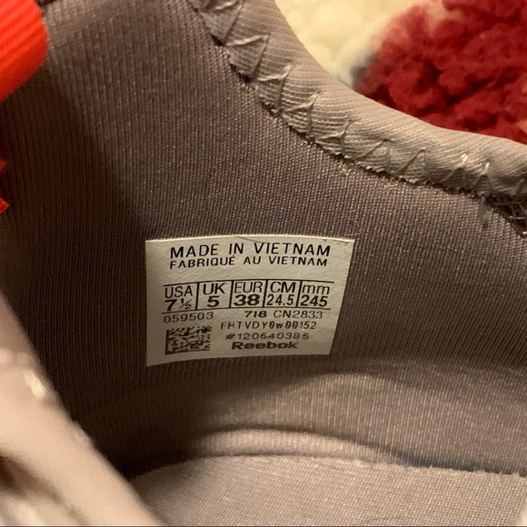 Nike Women’s Tennis Shoes size 7 1/2 - Picture 2 of 6